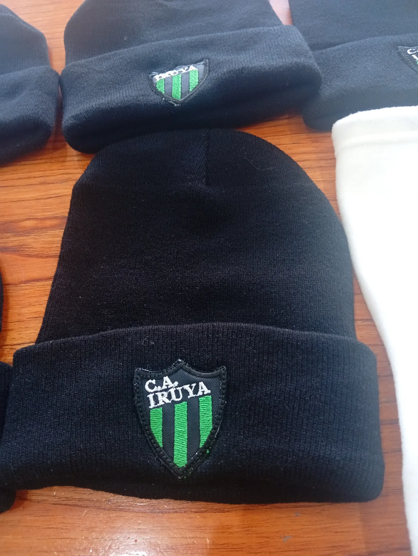 Gorros bordados — Club Atlético Iruya, Salta Capital