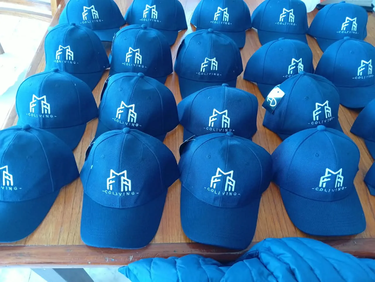 Gorras institucionales — FM Coliving, Salta Capital