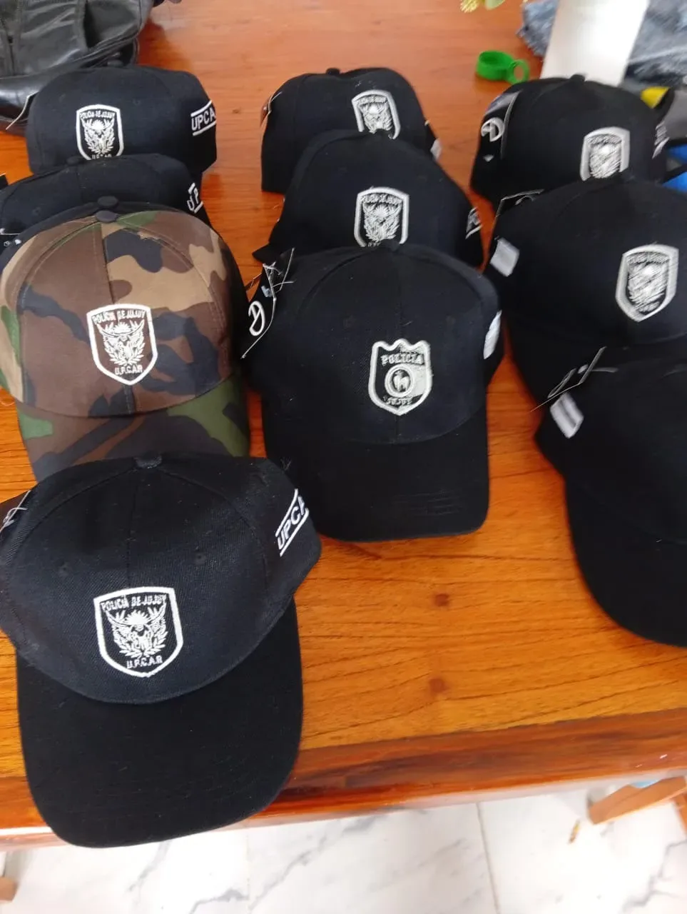 Gorras con escudo institucional, Salta Capital