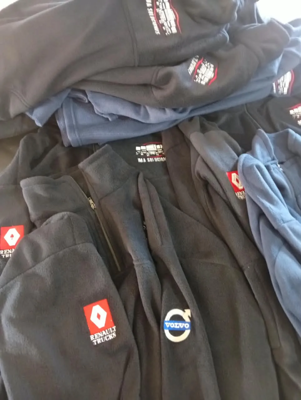 Campera polar — Renault Trucks y Volvo — detalle 3, Salta Capital