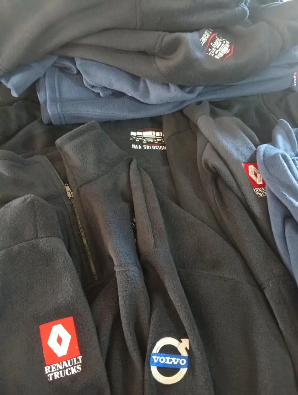 Campera polar — Renault Trucks y Volvo, Salta Capital